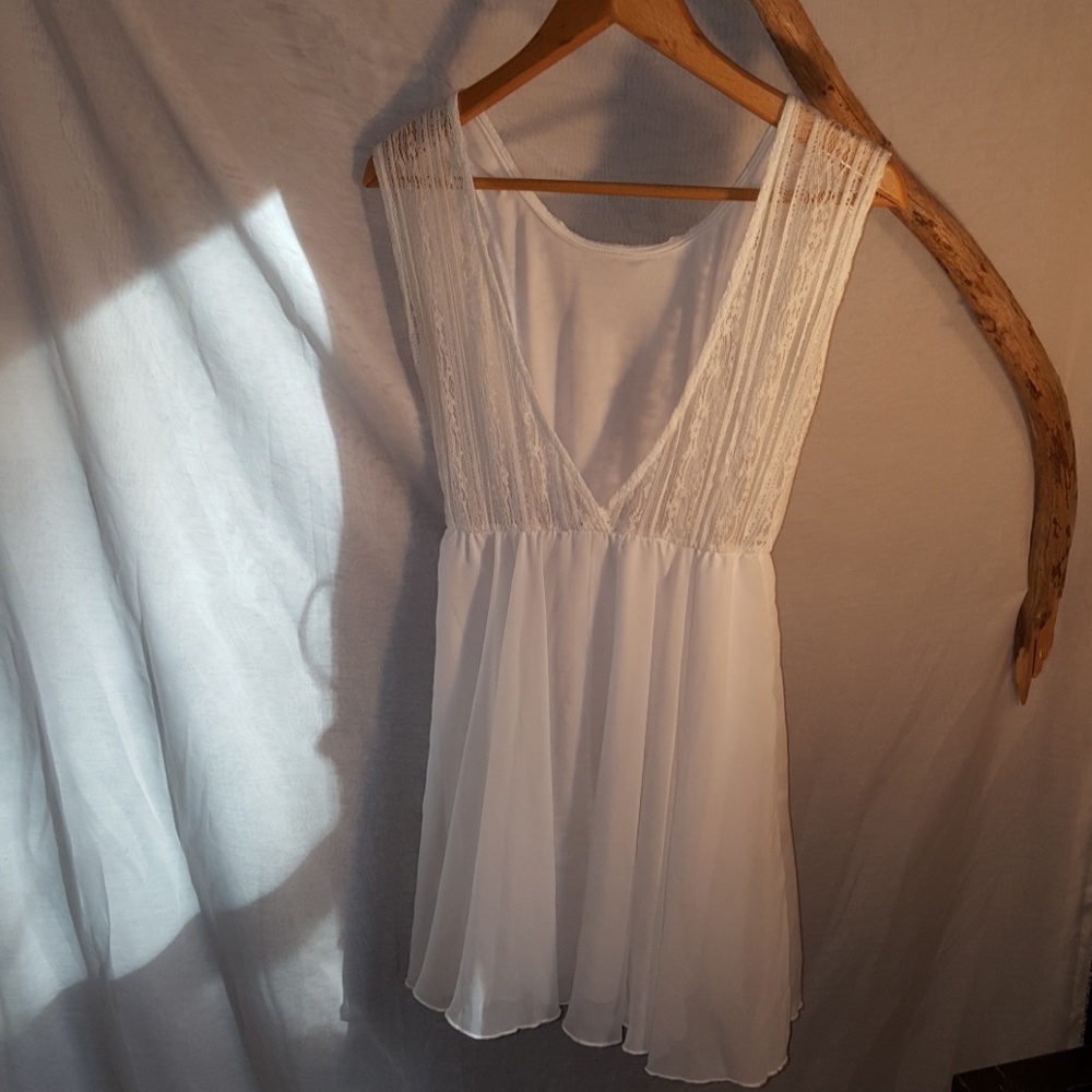 Open back white sun dress - Picture 3 of 3